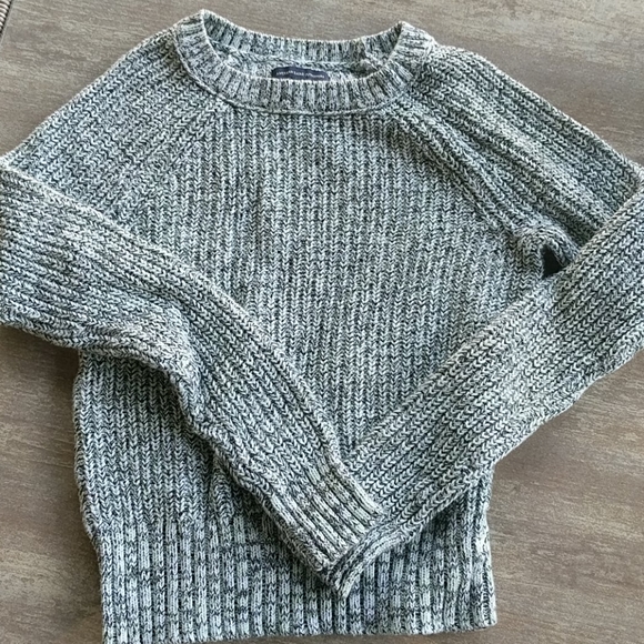 American Eagle crew neck sweater